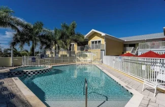 Harbor House Pool